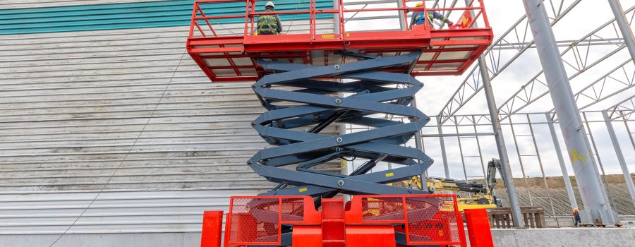 Jak dobrać odpowiednią baterię do podnośnika nożycowego